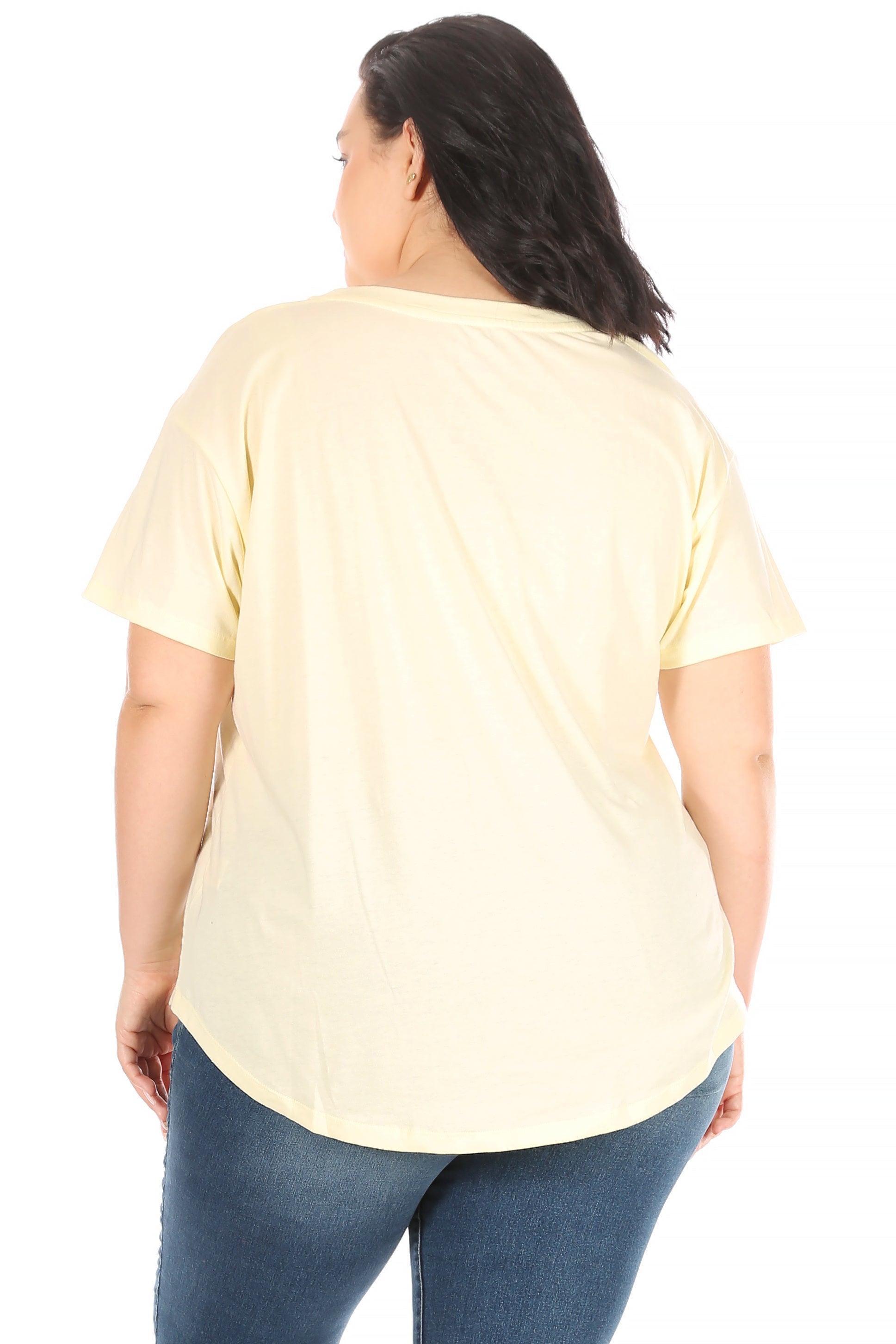 https://raedunnwear.com/cdn/shop/products/rae-dunn-womens-plus-size-short-sleeve-shirttail-hem-t-shirt-yellow-easy-peasy_0Vuvm.jpg?v=1675190250&width=1946
